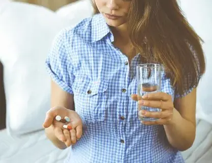 Najlepszy czas przyjmowania leków na cholesterol. Unikaj groźnych błędów