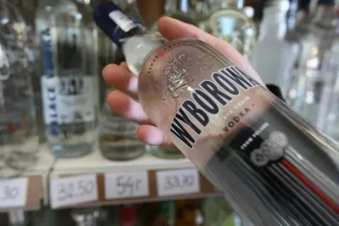 Czy można zwrócić alkohol? Zasady i warunki zwrotów w Polsce
