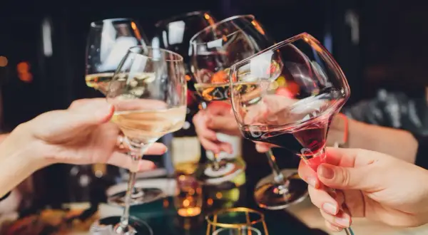 Niedoczynność tarczycy a alkohol: Czy można pić? Skutki i fakty