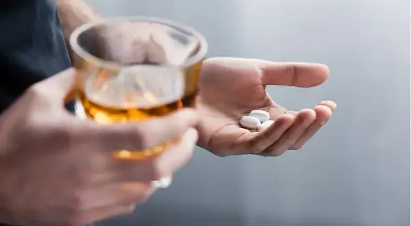 Mieszanie kreatyny z alkoholem: skutki dla zdrowia i efektywności