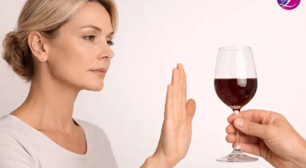 Kobieta odrzuca kieliszek wina, sugerując, że po narkozie można pić alkohol.