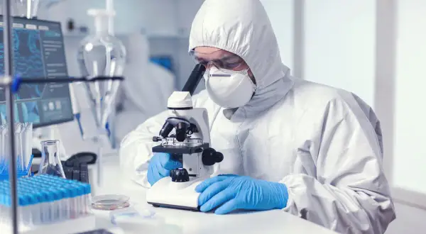 Praca w laboratorium jakie studia? Odkryj najlepsze kierunki edukacji