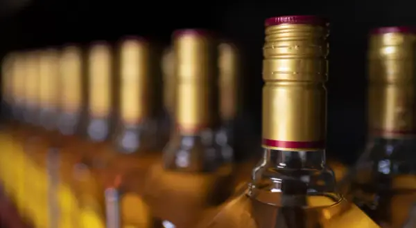 Wysyłanie alkoholu pocztą za granicę: co musisz wiedzieć przed wysyłką