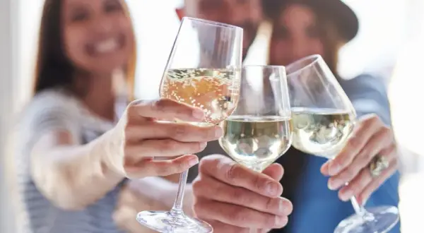 Czy alkohol uszkadza plemniki? Sprawdź, jak wpływa na płodność mężczyzn