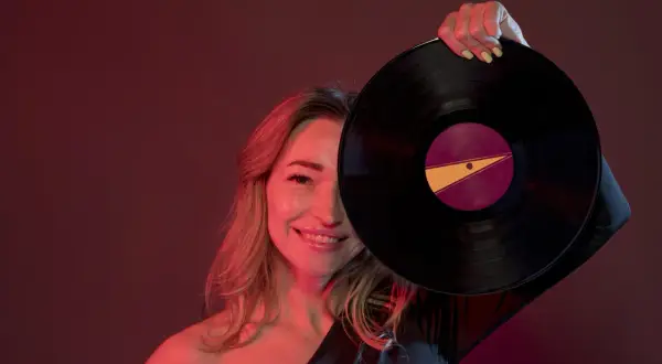 Winylowe wydania albumów Adele — dlaczego te płyty przyciągają Polaków?