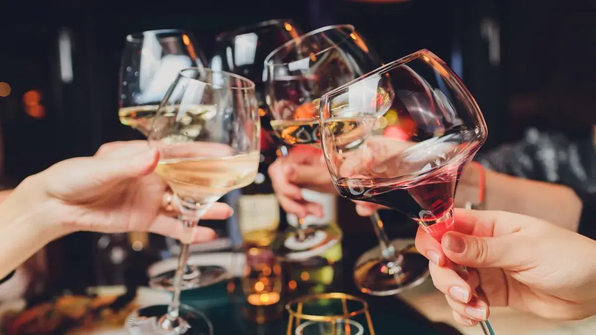 Niedoczynność tarczycy a alkohol: Czy można pić? Skutki i fakty