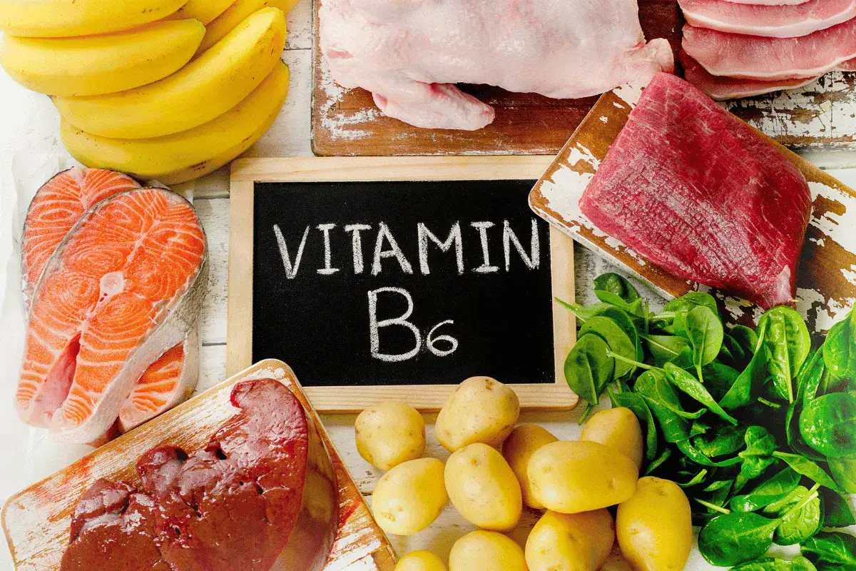 Banany, łosoś, wątróbka, ziemniaki, szpinak i mięso – produkty bogate w witaminę B6.