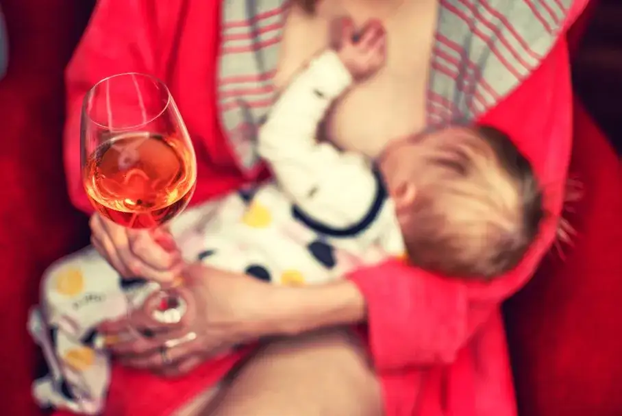 Zdjęcie Alkohol w trakcie karmienia piersią: Co musisz wiedzieć